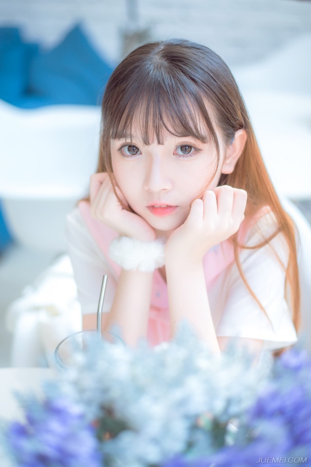 刘璝回来，让张任松了口气，现在，他需要刘璝给他带来一个好消息来振奋人心，来消弭这些不利的言论，只是当张任看到刘璝的那一瞬间，心中便没来由的一沉，刘璝的脸色很难看，难看到张任突然有种制止刘璝说话的冲动。